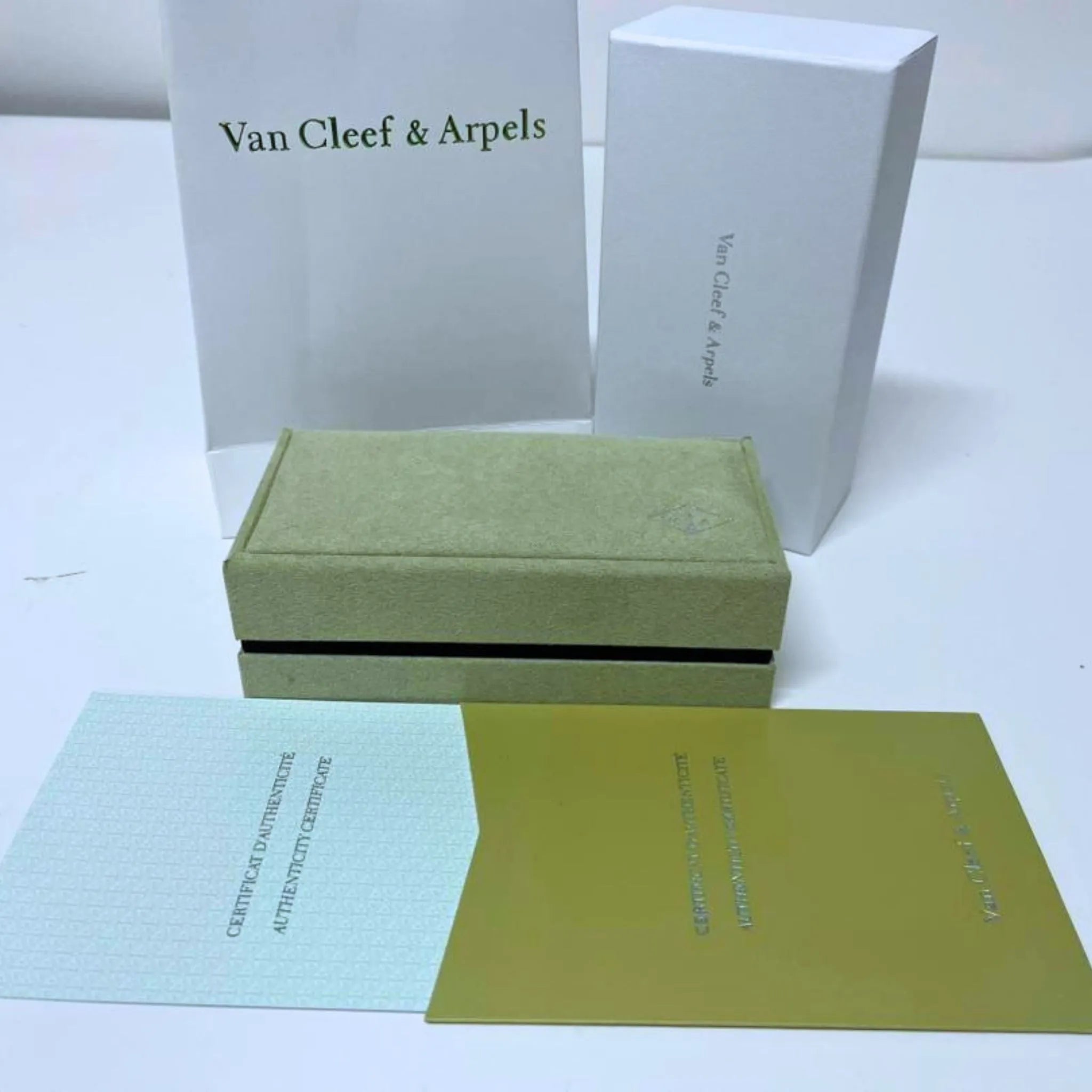 Van Cleef & Arpels Bracelet Jewellery Box Set