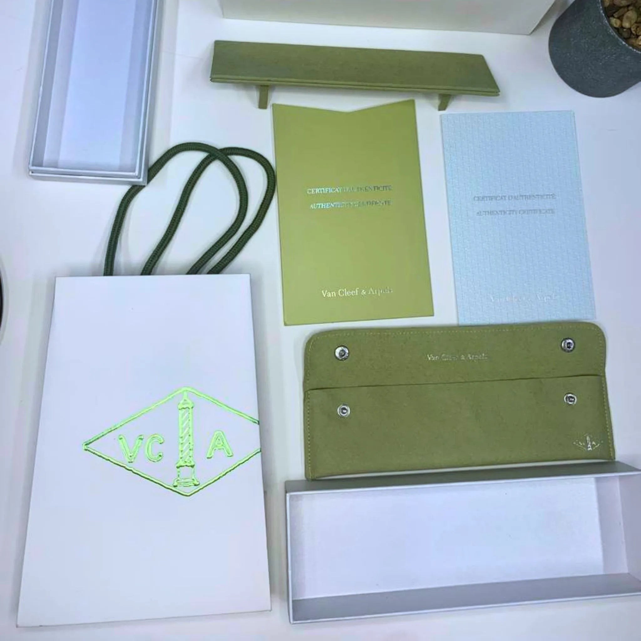 Van Cleef & Arpels Green Suede Necklace Holder Travel Pouch