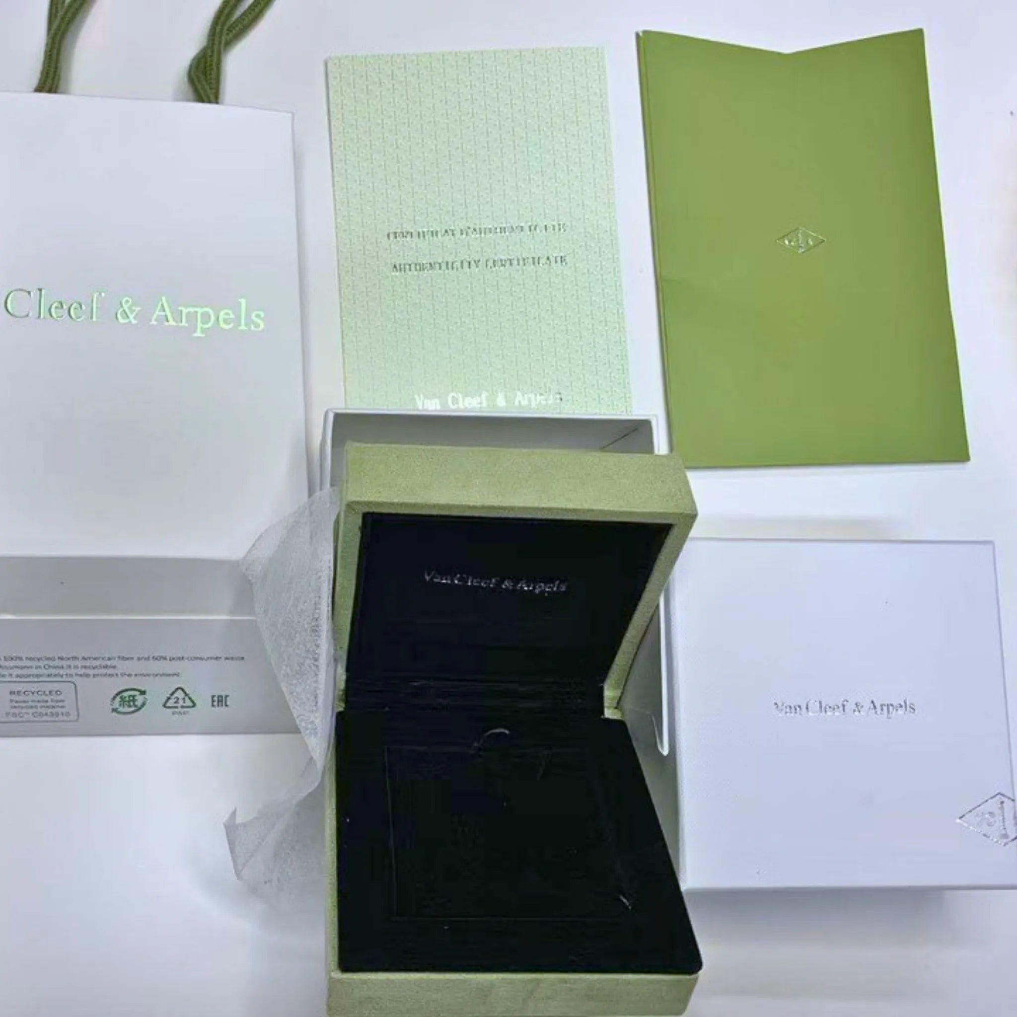 Van Cleef & Arpels Green Suede Pendant Necklace Jewellery Box & Presentation Case