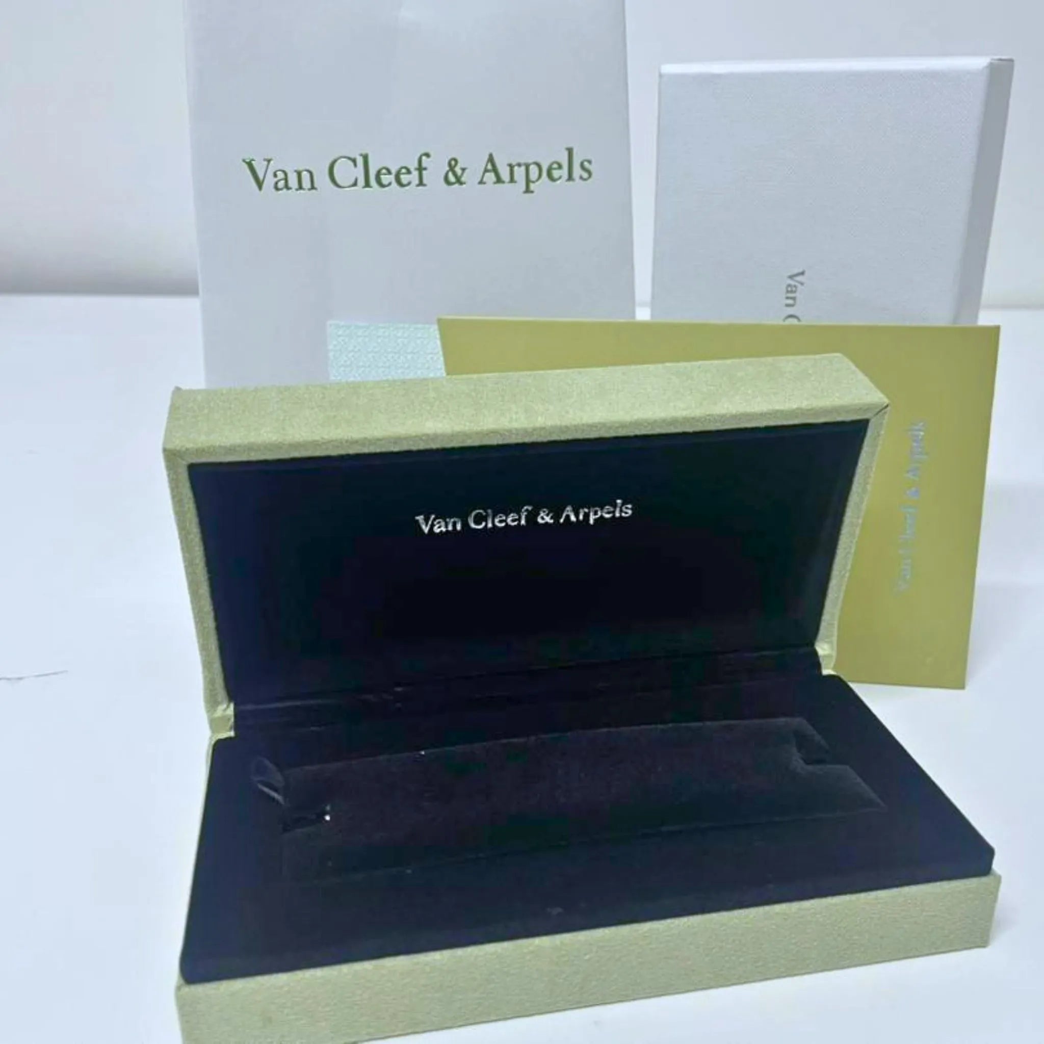 Van Cleef & Arpels Bracelet Jewellery Box Set