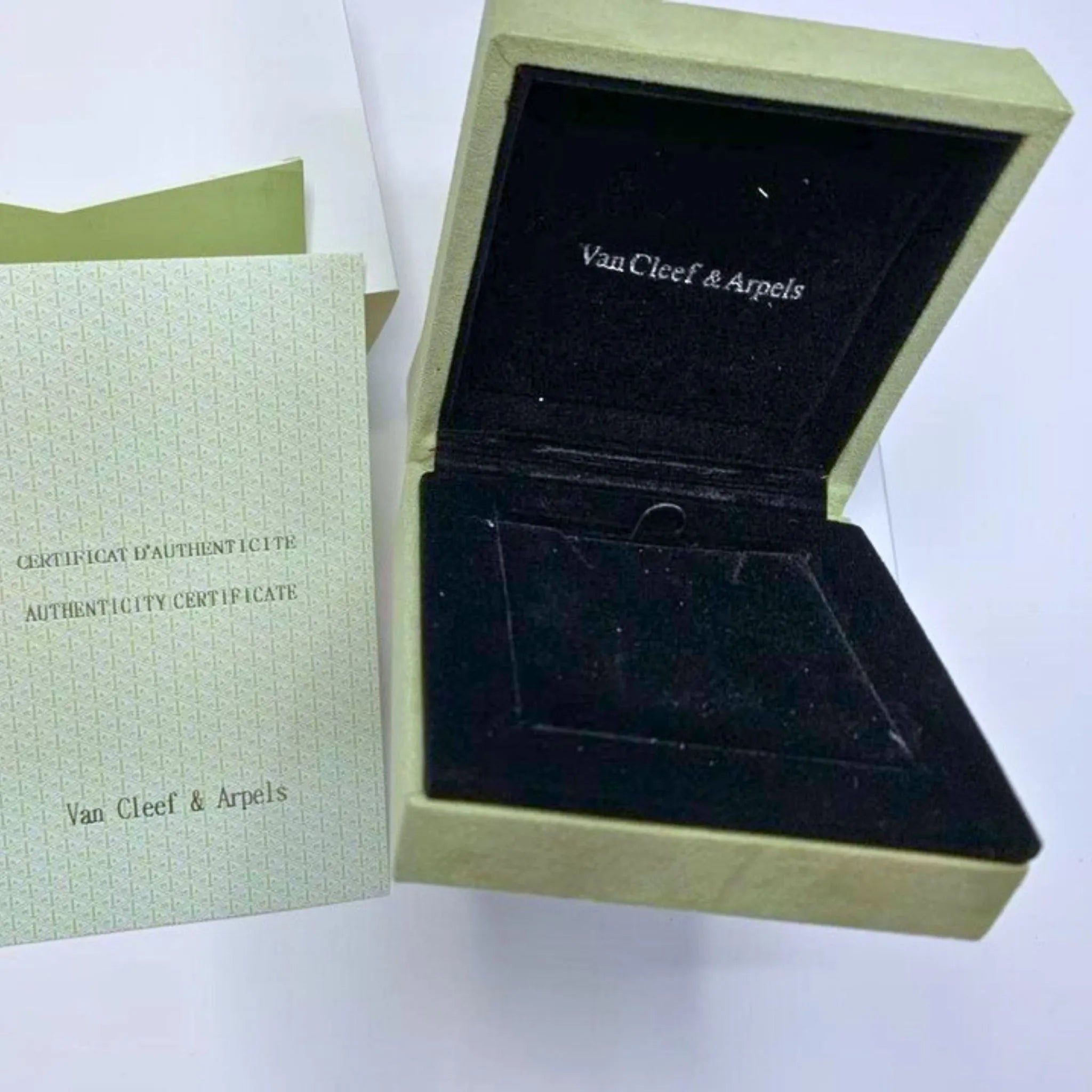 Van Cleef & Arpels Green Suede Pendant Necklace Jewellery Box & Presentation Case