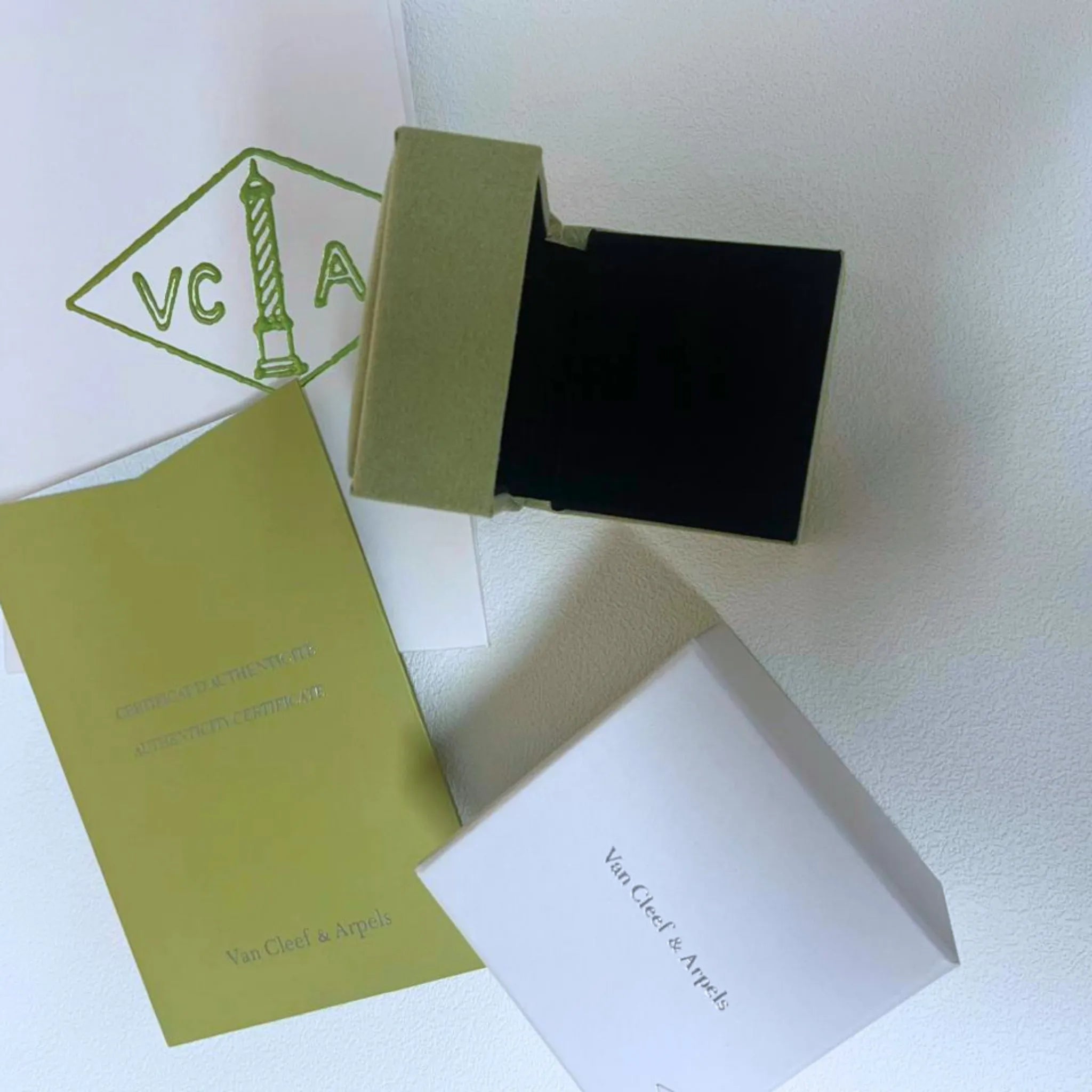 Van Cleef & Arpels Green Suede Ring Jewellery Box & Presentation Case