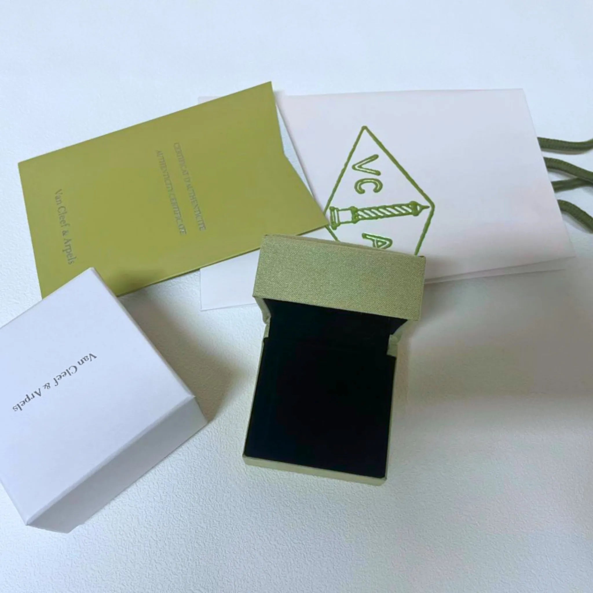 Van Cleef & Arpels Green Suede Ring Jewellery Box & Presentation Case