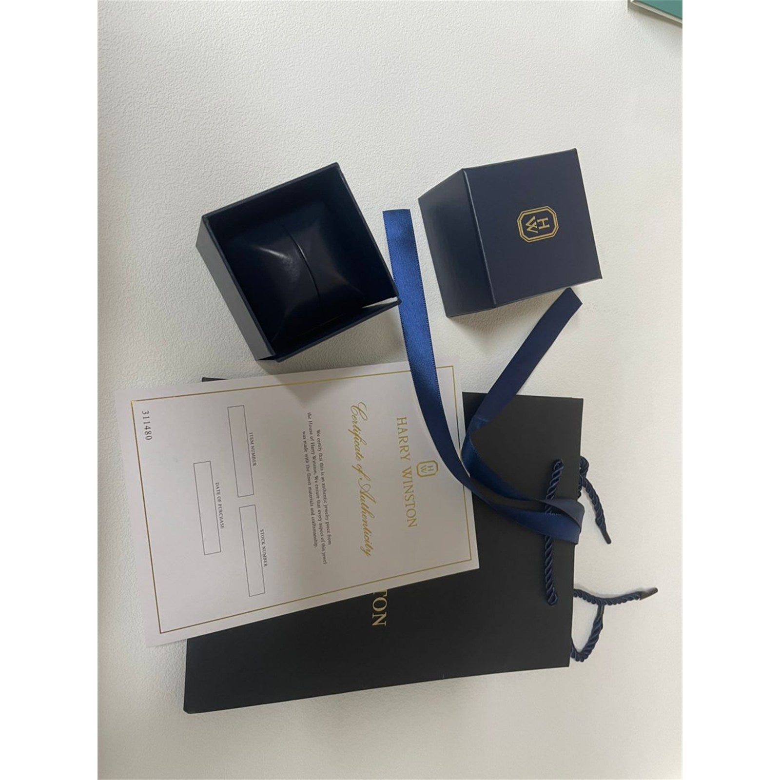 Harry Winston Necklace / Pendant Jewelry Case with Bag , Ribbon & Certificate - photo 2