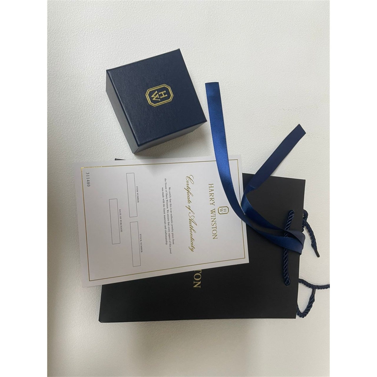 Harry Winston Necklace / Pendant Jewelry Case with Bag , Ribbon & Certificate - photo 7