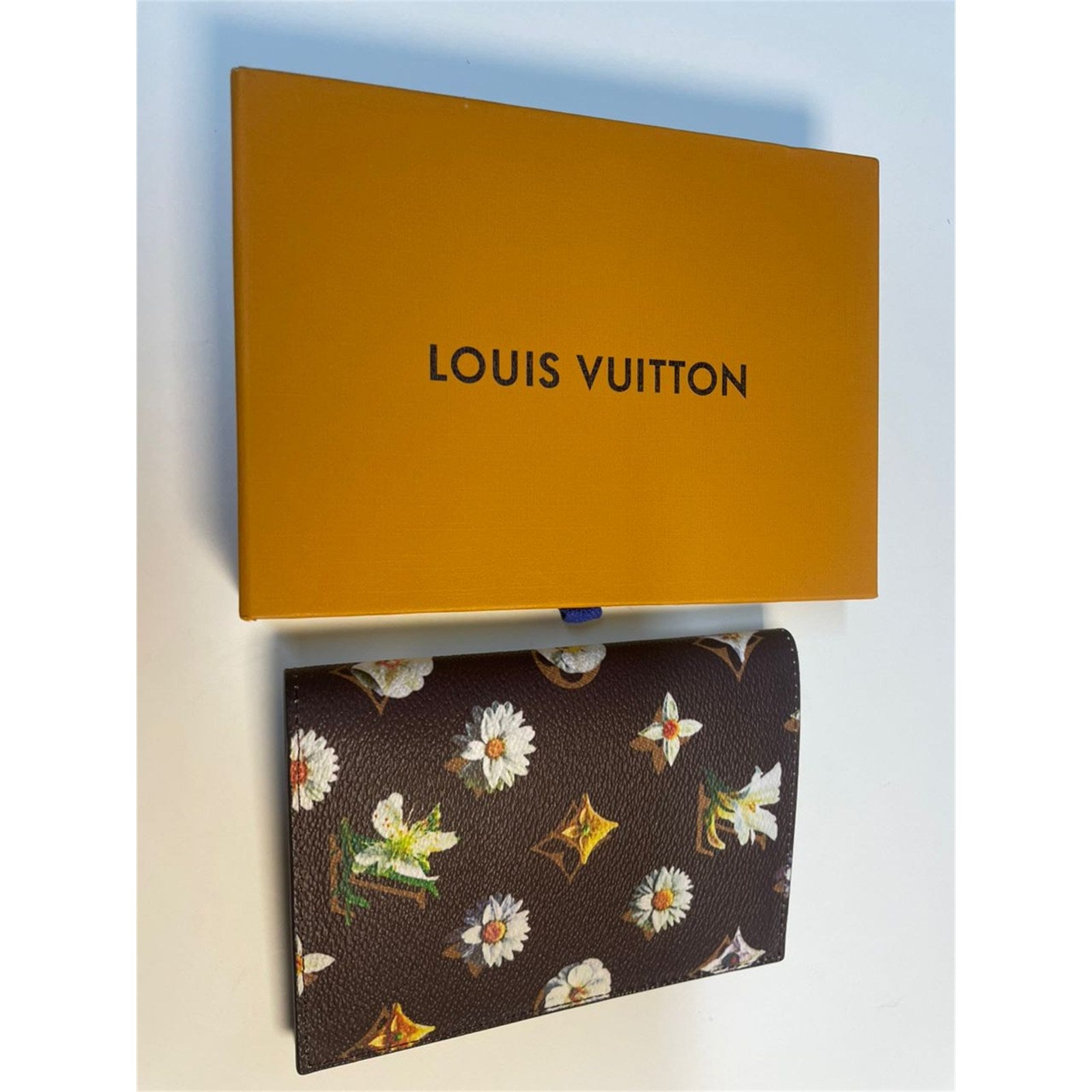 Louis Passport Cover Monogram Flower Canvas Brown - photo 1