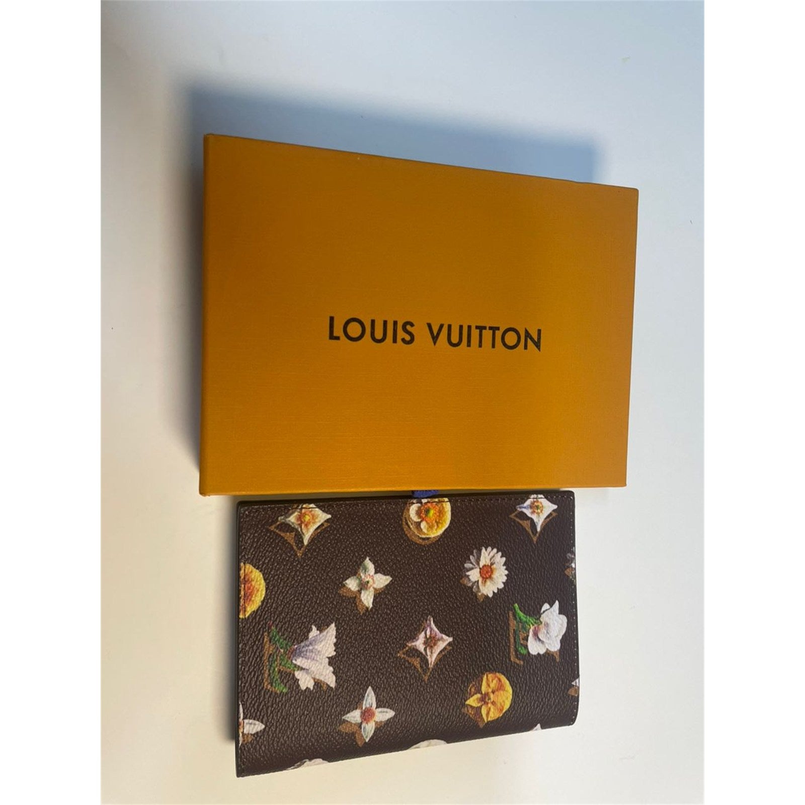 Louis Passport Cover Monogram Flower Canvas Brown - photo 2