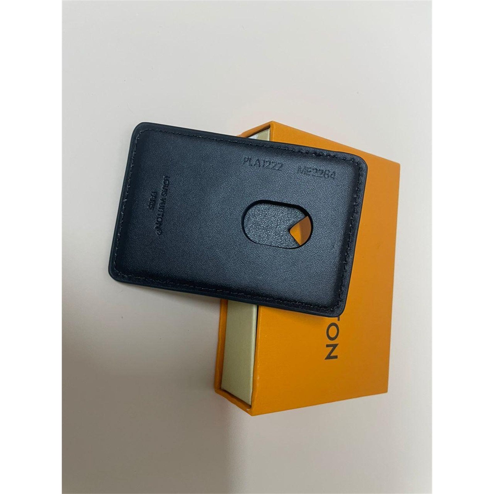 Louis Vuitton Magnetic Card Holder Black - photo 2