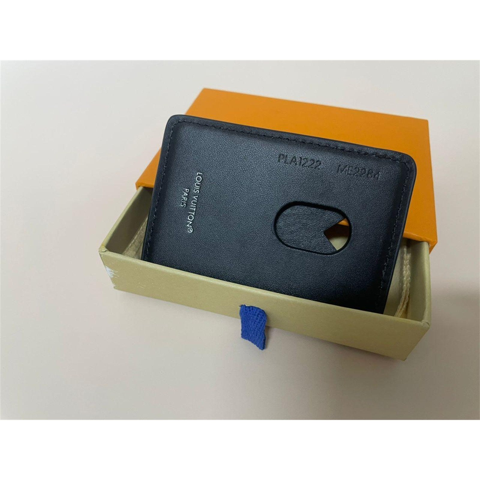 Louis Vuitton Magnetic Card Holder Black - photo 8