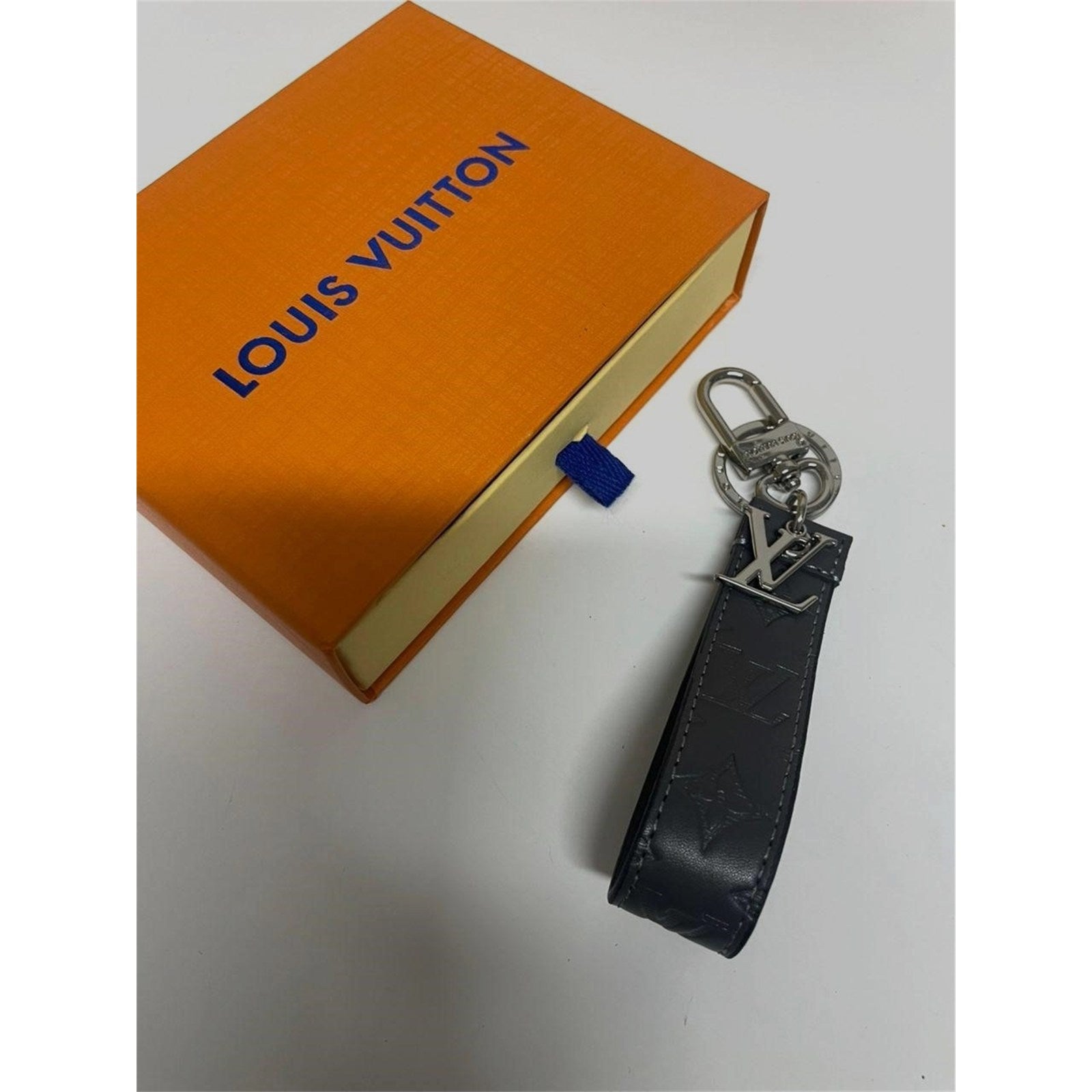 Louis Vuitton Black Silver Monogram Dragonne Key Holder Leather Keychain - photo 2