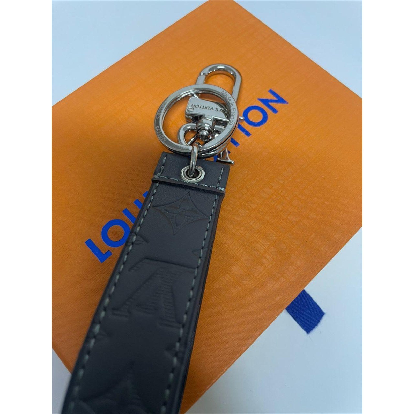 Louis Vuitton Black Silver Monogram Dragonne Key Holder Leather Keychain - photo 3