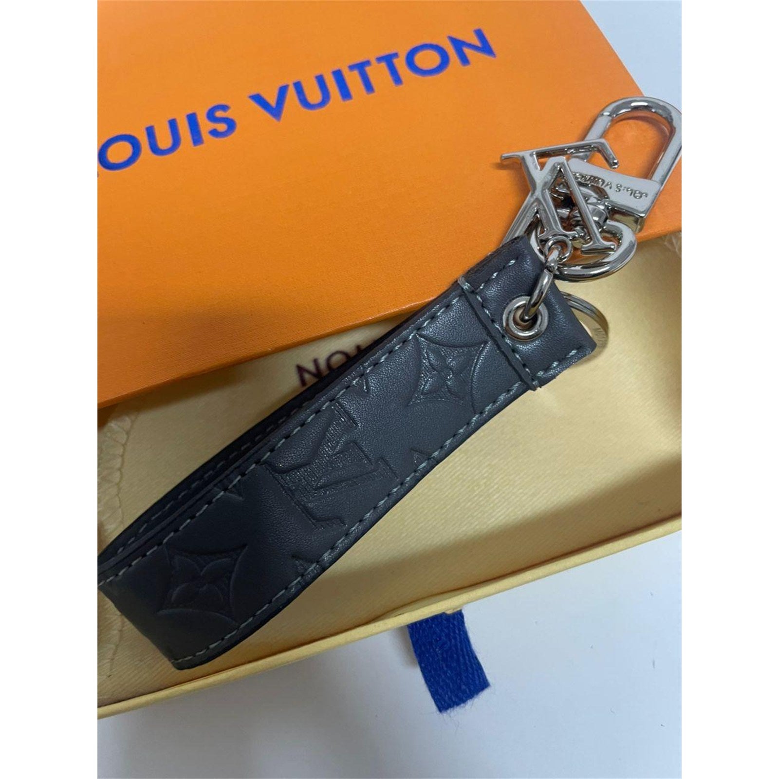 Louis Vuitton Black Silver Monogram Dragonne Key Holder Leather Keychain - photo 6