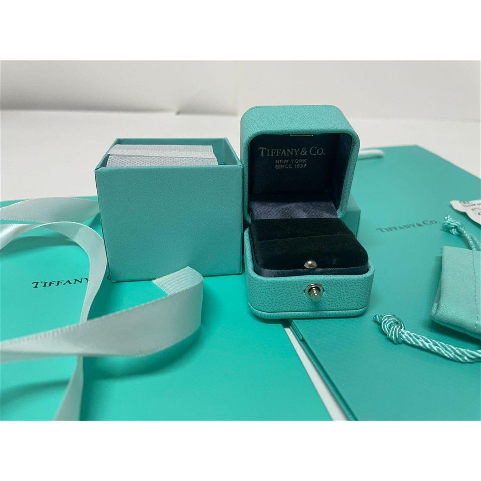 Tiffany & Co Engagement Ring Box + Outer Box + Pouch + Certificate + Folder +Bag - photo 4