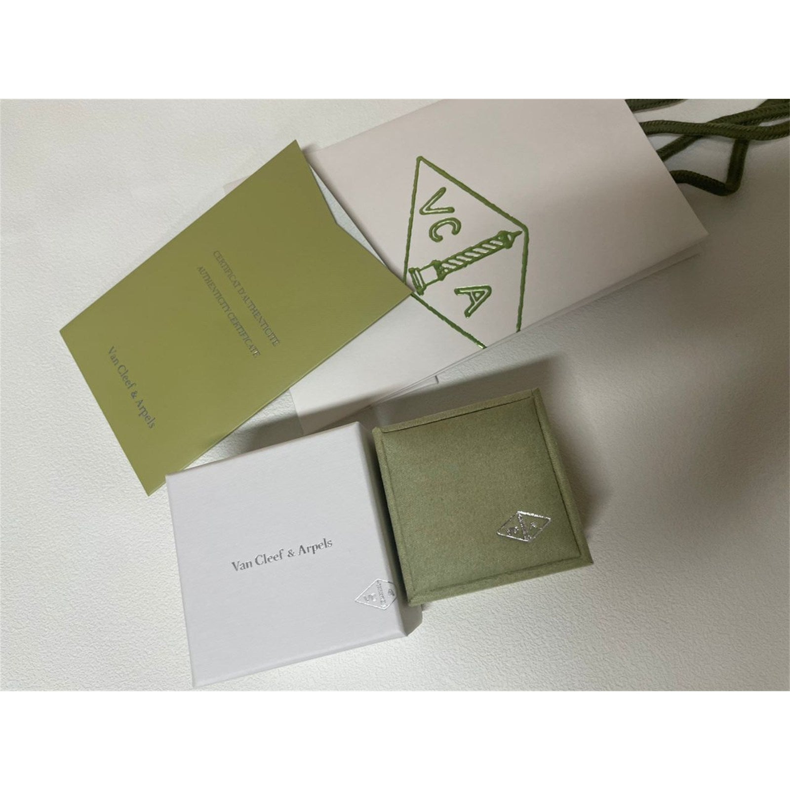 Van Cleef & Arpels genuine Ring case green suede VCA Jewelry Gift box set - photo 1