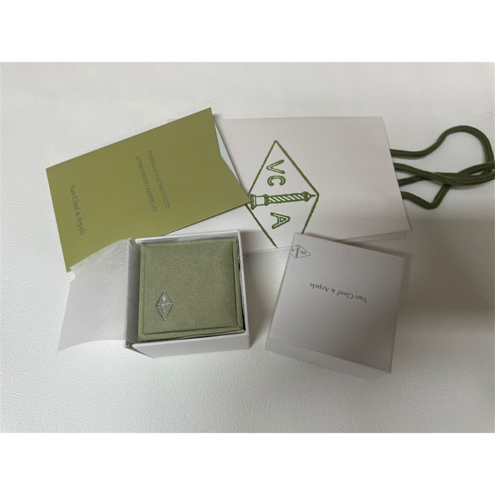 Van Cleef & Arpels genuine Ring case green suede VCA Jewelry Gift box set - photo 2