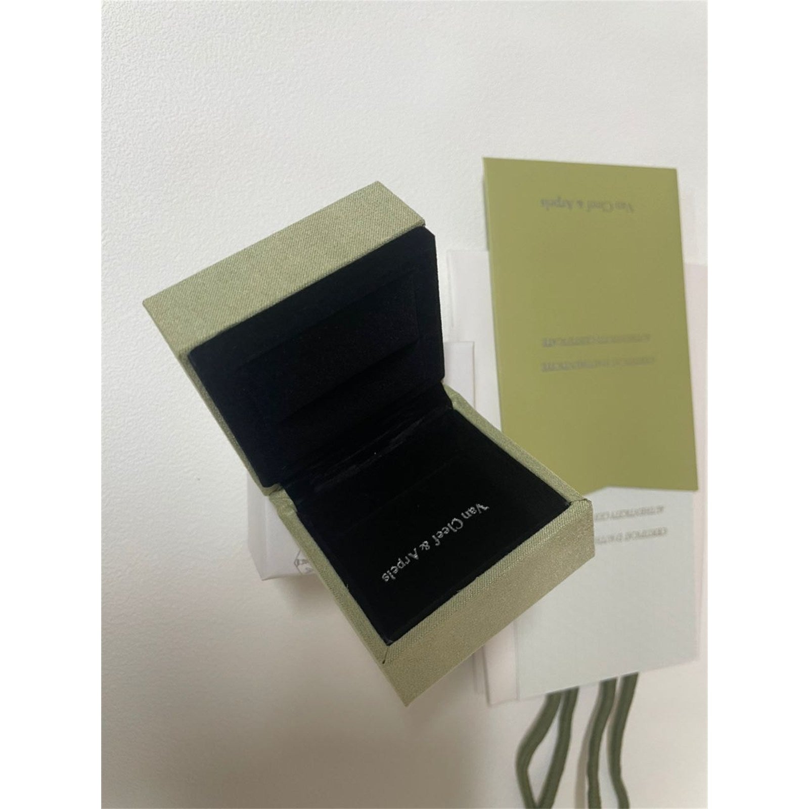 Van Cleef & Arpels genuine Ring case green suede VCA Jewelry Gift box set - photo 3