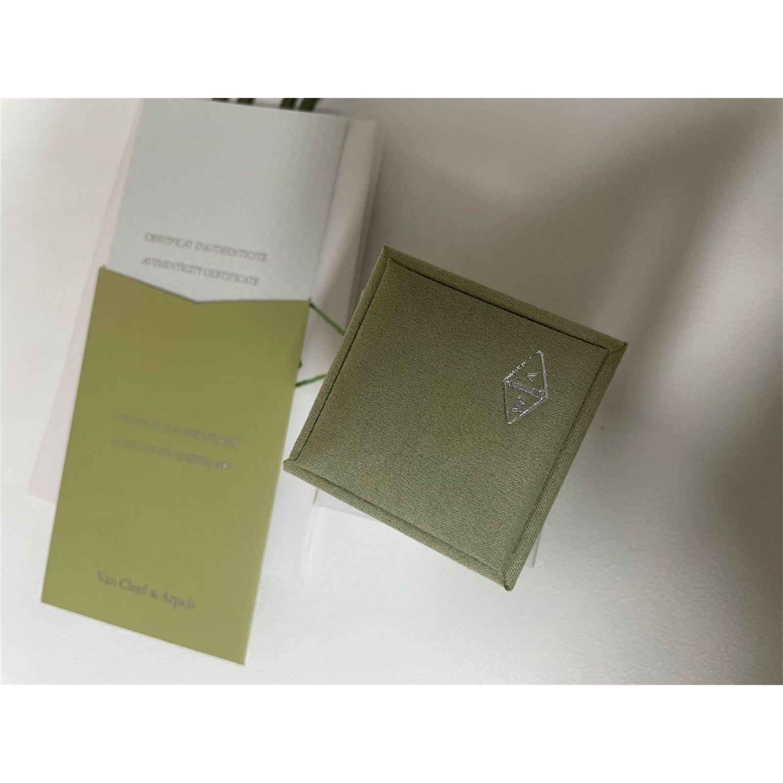 Van Cleef & Arpels genuine Ring case green suede VCA Jewelry Gift box set - photo 6