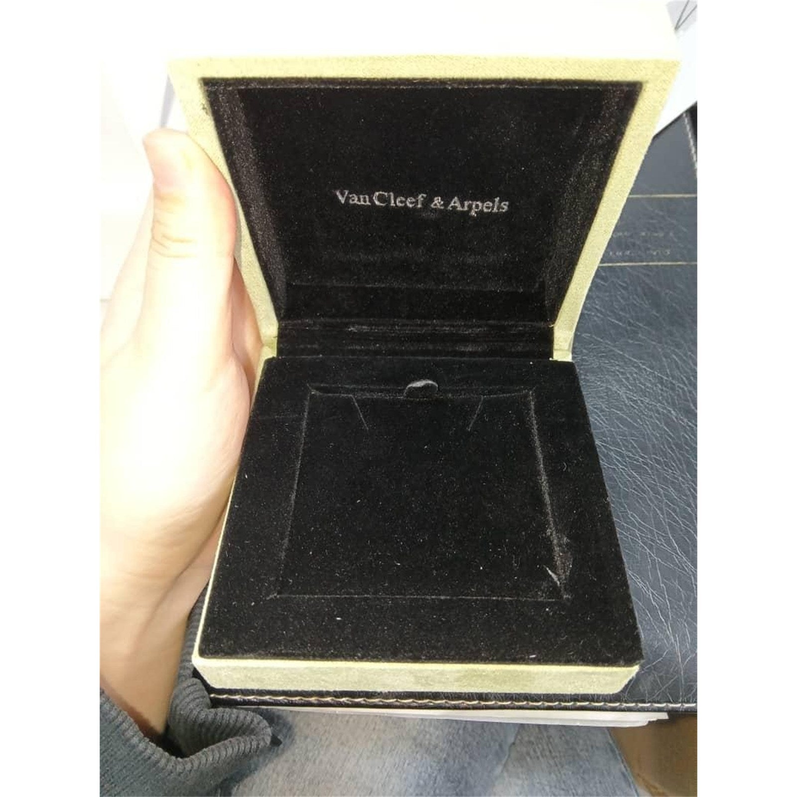 Van Cleef & Arpels Necklace/Earring Box VCA Original Travel Jewelry Case - photo 2