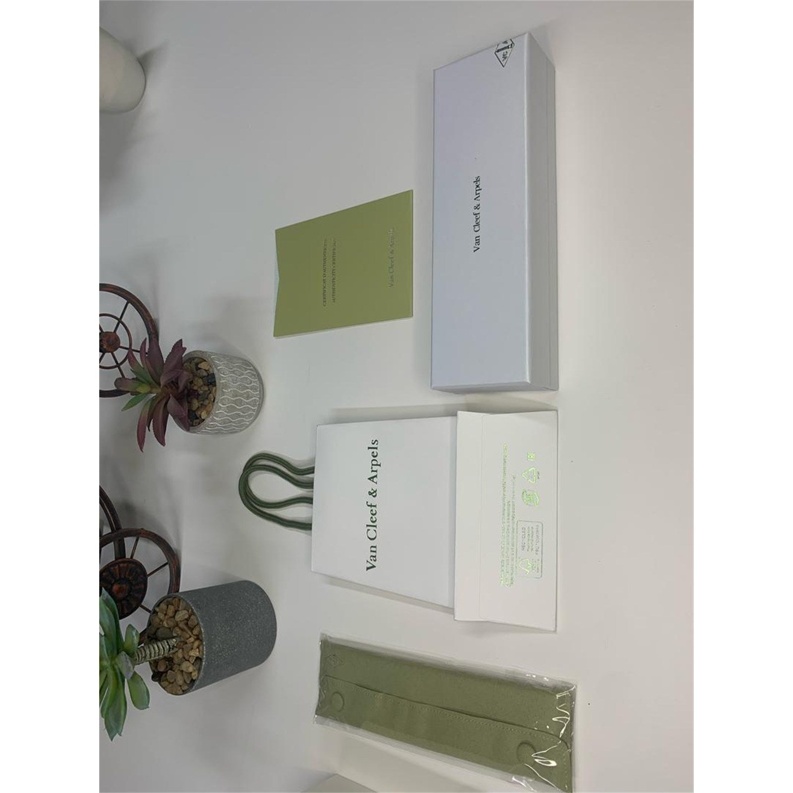 Van Cleef & Arpels Bracelet case Green Suede Accessory Pouch VCA Travel case Set - photo 1