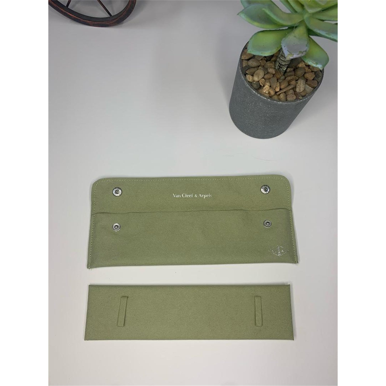 Van Cleef & Arpels Bracelet case Green Suede Accessory Pouch VCA Travel case Set - photo 5