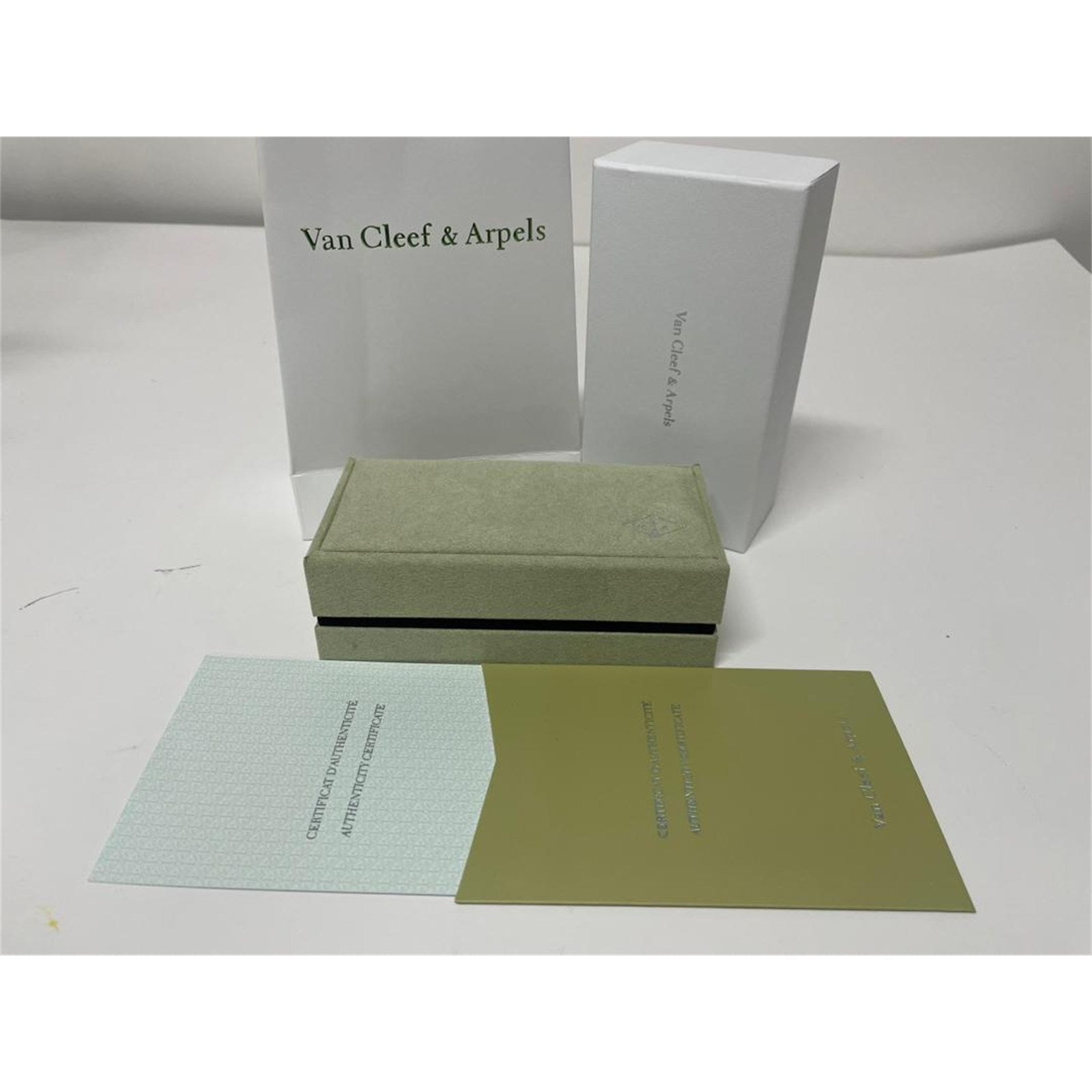 Van Cleef & Arpels Bracelet Jewelry Box Set - photo 4